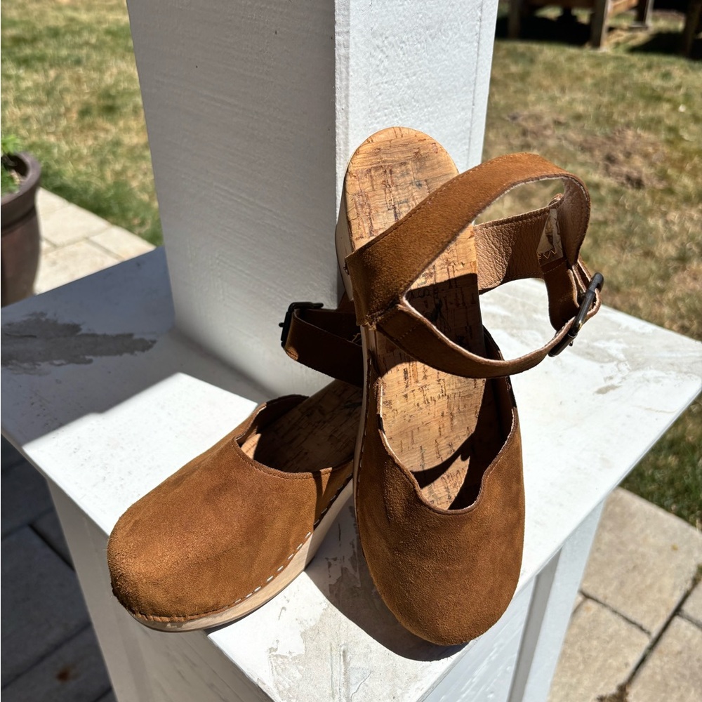 MOO SHOES Pepper Clog in Camel from Novacas. Vegan. Size 37. Adjustable strap. - Picture 2 of 7